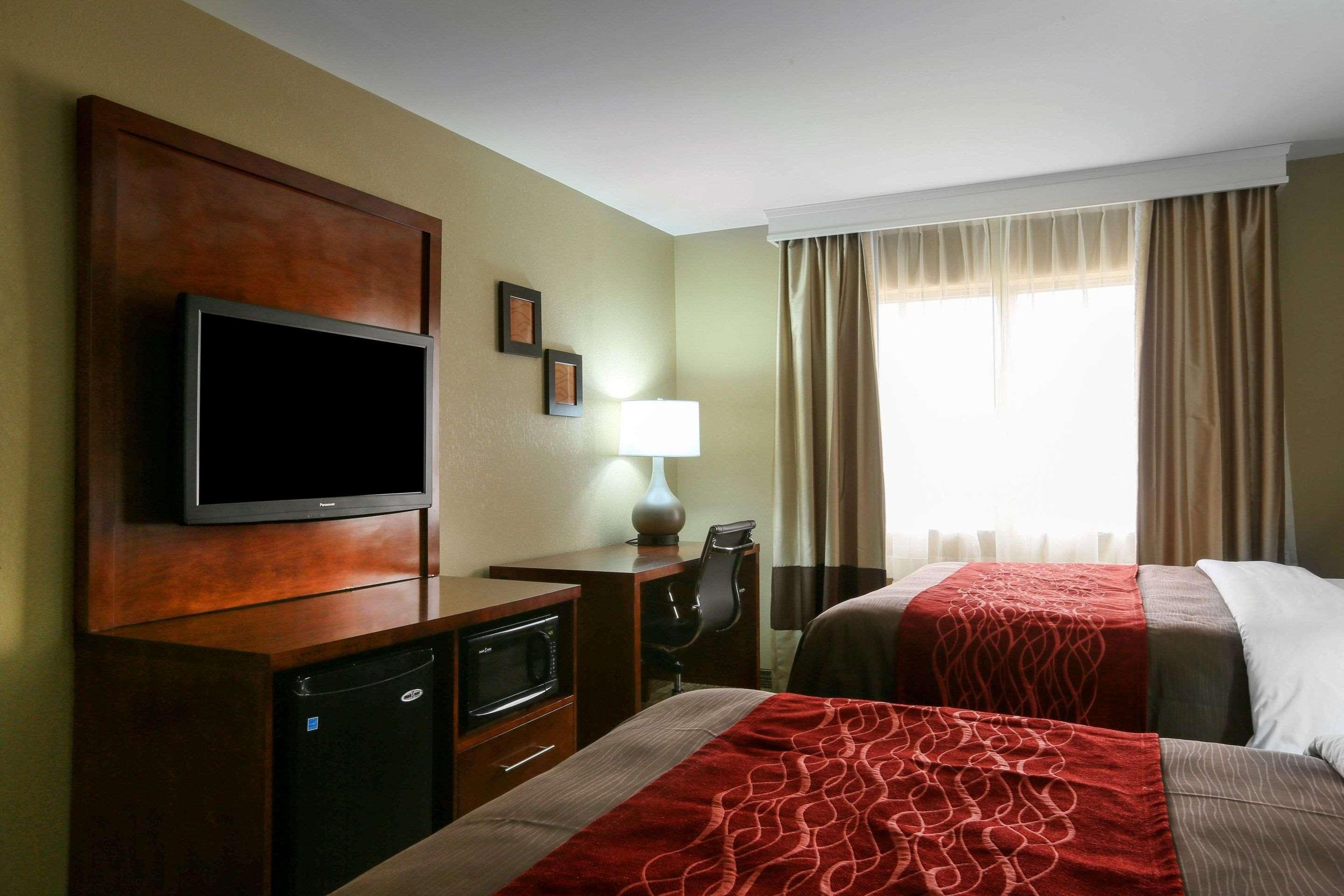 Comfort Inn & Suites Leeds I-20 Exterior photo