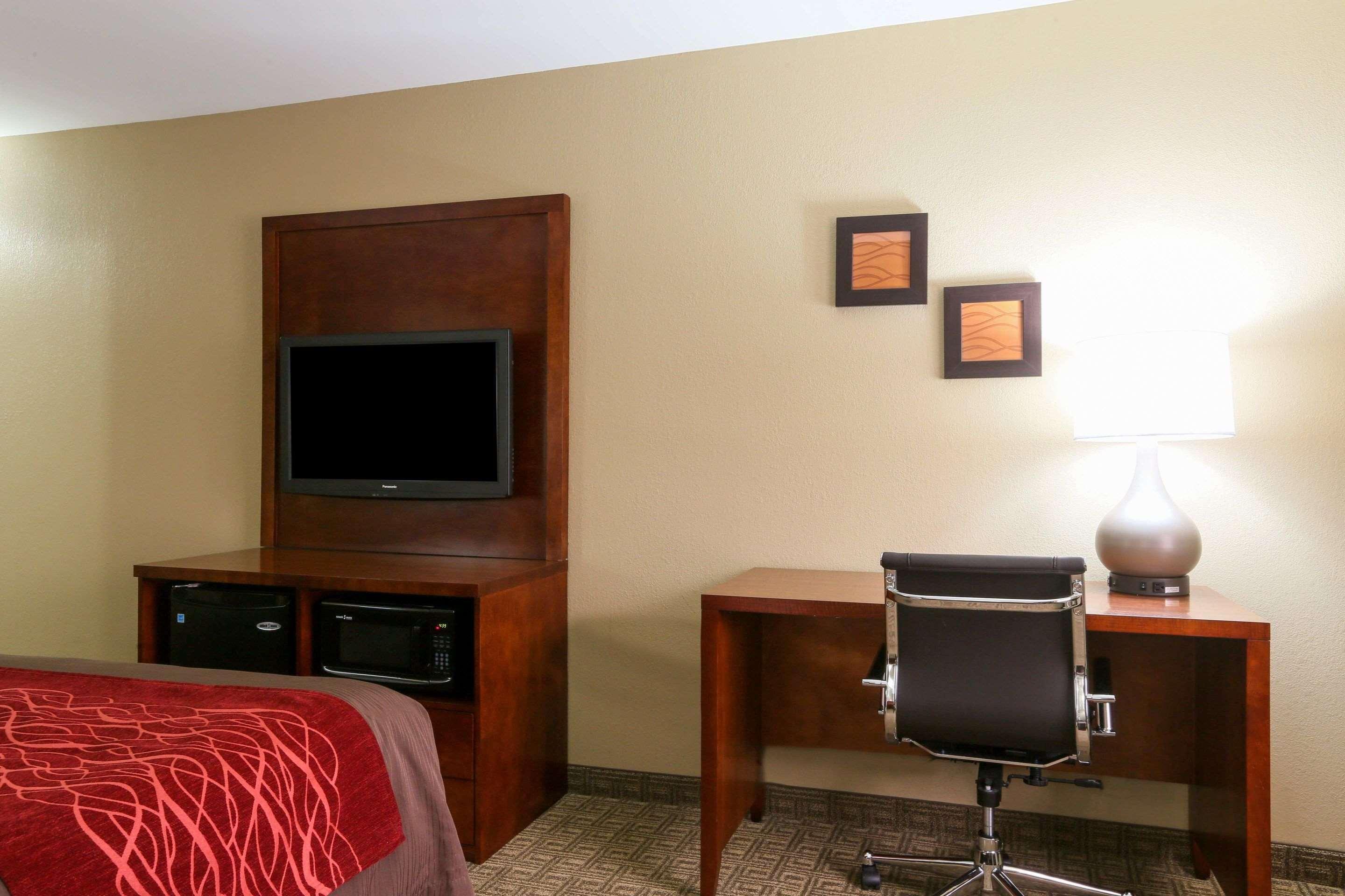 Comfort Inn & Suites Leeds I-20 Exterior photo