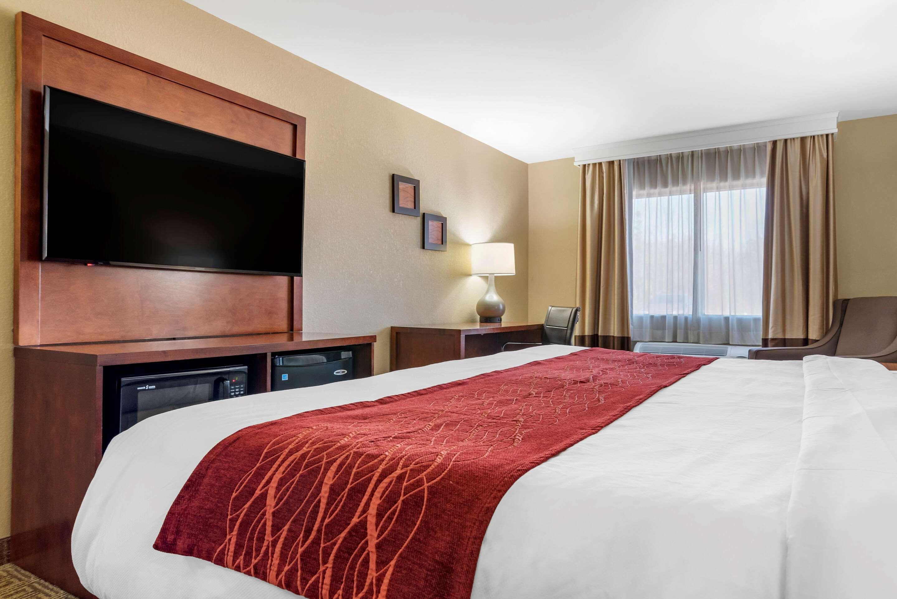 Comfort Inn & Suites Leeds I-20 Exterior photo
